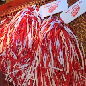 Detroit Red Wings Stanley cup finals 2002 pom poms